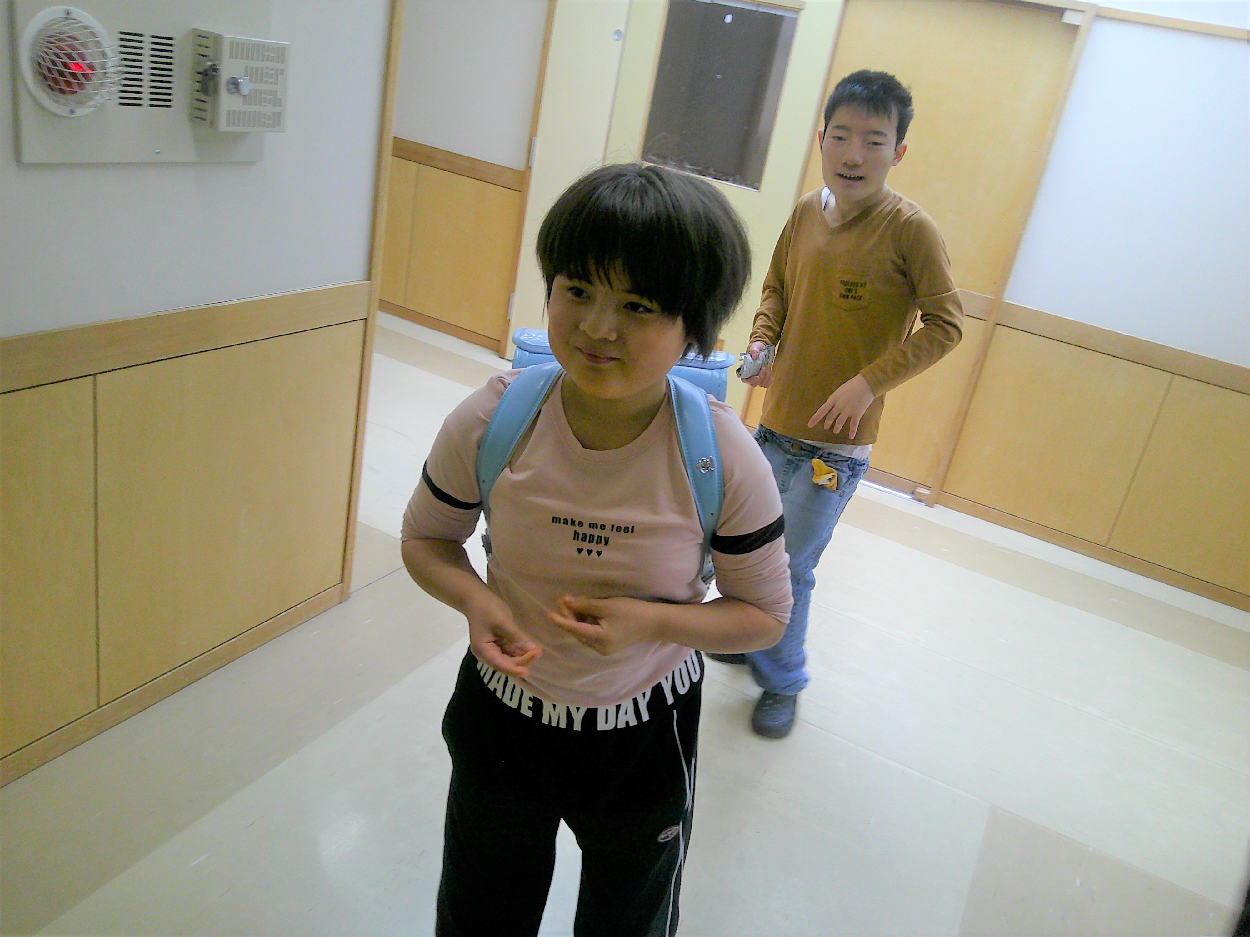 学園の一日　登校1（分教室）